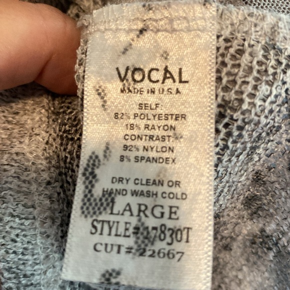 Ladies large voice of California top. Beautiful! - Picture 3 of 5